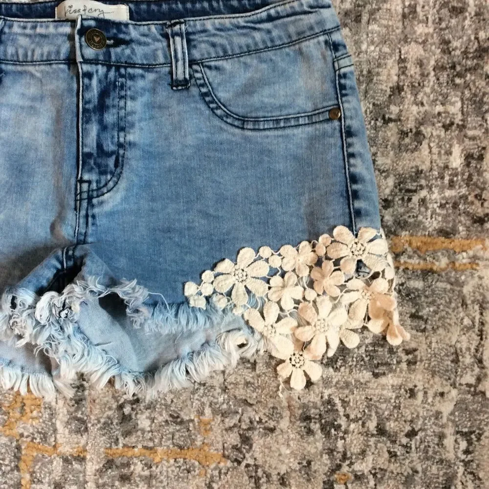 3 for $25 SUPER CUTE DENIM SHORTS WITH FLOWER DETAIL! SZ L